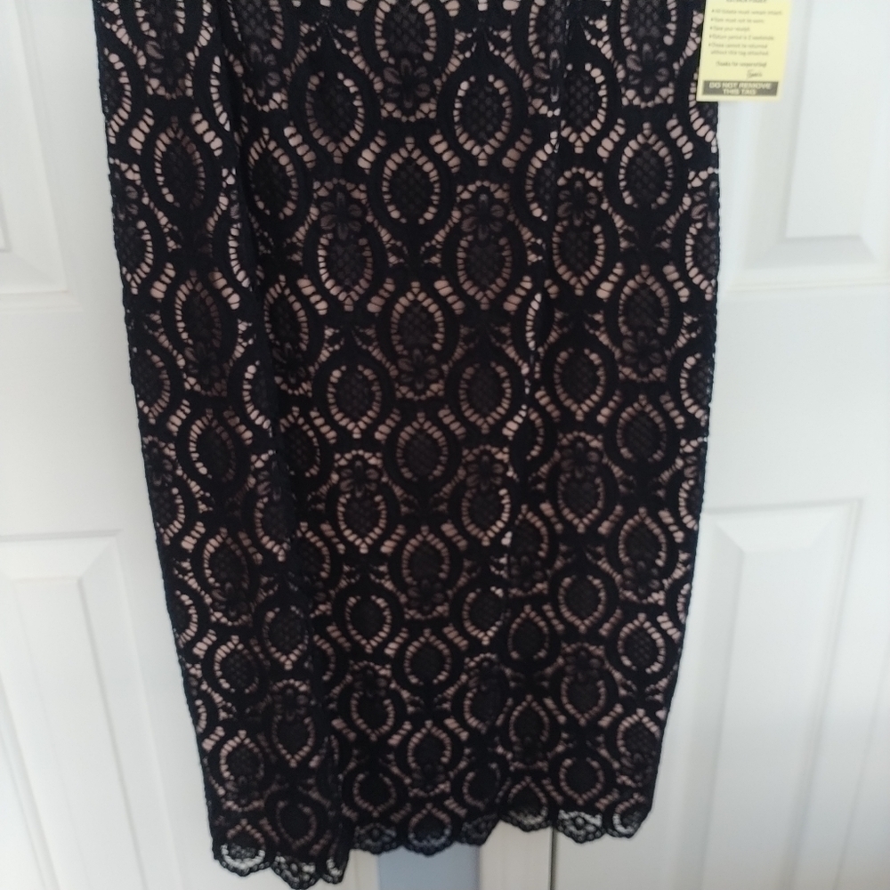 Adrianna Papell Black Lace Sheath Cocktail Dress With Neutral Lining. 14 - Picture 12 of 14